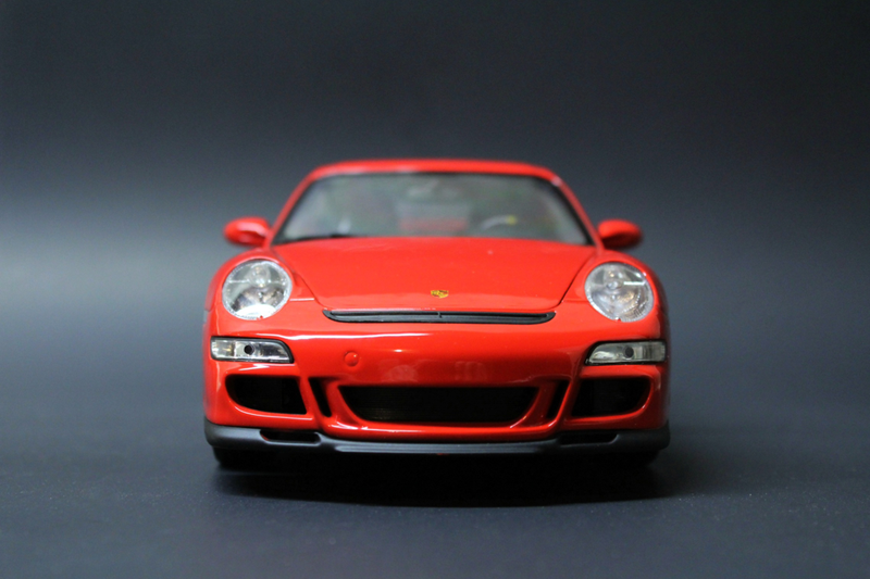 Illustration for article titled 1:18 Scale Porsche 997 GT3 by Welly